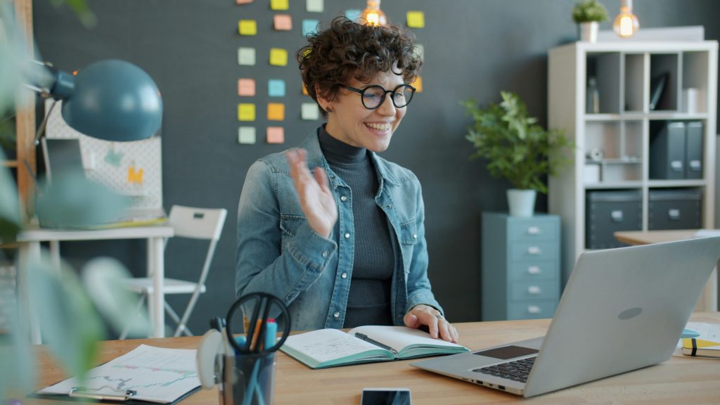 Business owner learning how to hire a virtual assistant in Australia